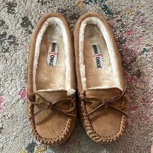 NEW Minnetonka woman's moccasins